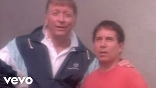 Paul Simon - Me and Julio Down by the Schoolyard (Official Video)