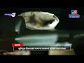 satara alcohol smuggling भुईंजहून शिवथरकडे जाणाऱ्या कारमध्ये सापडले दारूचे बॉक्स tv9