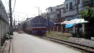 [14/02/2011] D19E-918 kéo tàu SH2 mùng 12 Tết