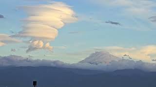 富士山 かいまき雲(笠雲)と吊るし雲 5時のチャイム