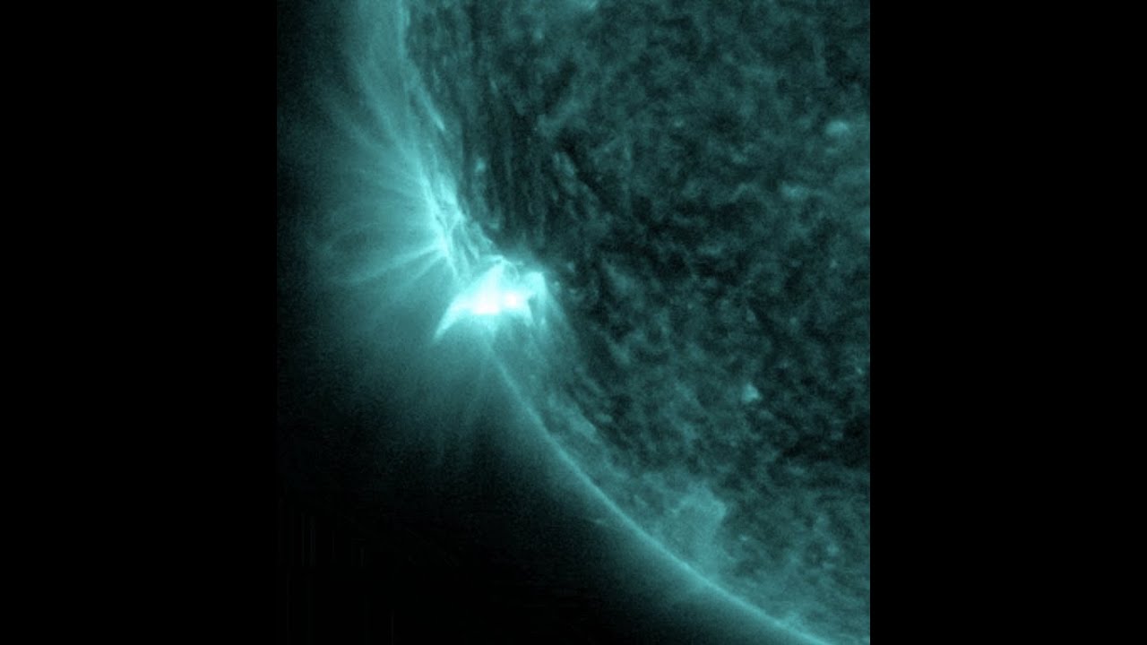 Breaking "Solar Flare Plasma Bomb Explodes On Sun" - YouTube