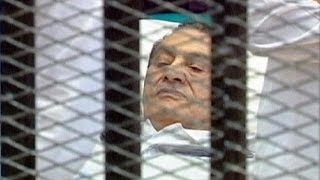 القضاء المصري يبرأ ساحة مبارك وتوقعات بالإفراج عنه بعد يومين