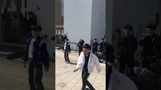 韩国首尔弘大商业区看到的男士街头舞蹈