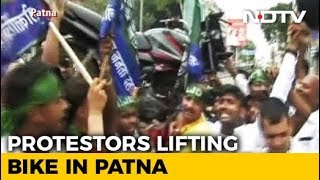 In Bharat Bandh, Motorcycle On Shoulders To Show "Weight" Of Fuel Price