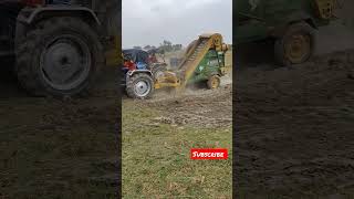 ट्रली में मिट्टी भरने की मशीन #sorts #tractor #viral #jcb #tractorshort #mud #mitti