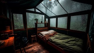 Durma em alguns minutos! Som de chuva para dormir e relaxar com trovão em uma floresta nevoenta