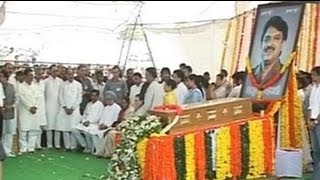 Vilasrao Deshmukh's funeral in Latur; villagers gather to pay tribute