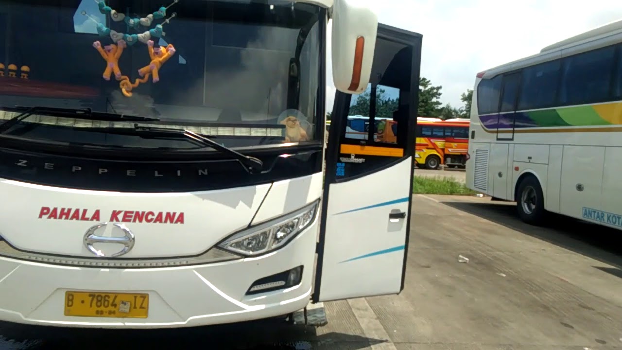 Bus Pahala Kencana - YouTube