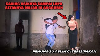 Pemandu Lagu Lantai 8 Muncul Serentak Berwujud Hantu Cantik, Semua Terpesona Saat Melihatnya.