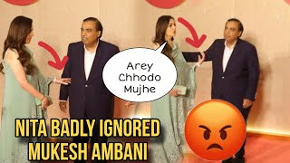 When Mukesh Ambani Wife Nita Ambani Badly Ignores Husband In Front of Media