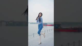 这么漂亮的背影美女小姐姐时尚唯美的牛仔裤穿搭！ #Short#tiktok