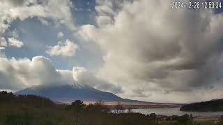 2024年12月28日の富士山と山中湖の1日を100秒で紹介 #富士山 #山中湖 #ライブカメラ