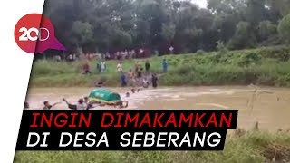 Geger! Keranda Berisi Jenazah Dihanyutkan di Sungai Lamong