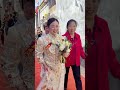 喜婆婆一路小跑迎接儿媳妇