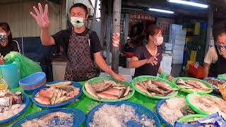 正妹闆娘上場時就是最瘋狂的時間了 興達港觀光魚市海鮮拍賣 興達港王中皇海鮮叫賣