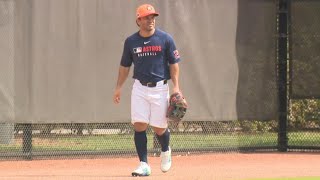 Jose Altuve does more outfield work during first full squad workout