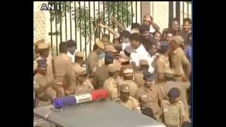 Neeya Naana Gopinath getting Lathi Charge from Police