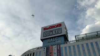 新宿の上空に飛行機が・・・‼️