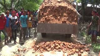 ফুলবাড়ী খয়েরবাড়ী বাজার বয়েজ ক্লাবের উদ্যোগে ৪ কিলোমিটার রাস্তা মেরামত।