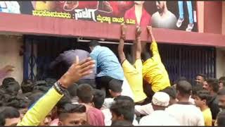 #Kotigobba3 movie theatre housefull kiccha Sudeep crazy fan, K3 theatre reaction