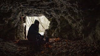 Solo WINTER Camp, no Tent, Survival Cave in Snowfall, below -12°C