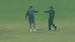 Rahul dravid angry on umpire , came on ground between the match | INDvsWI
