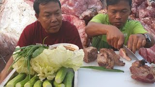 ย่างเสือร้องไห้ แจ่วเพี้ยขมๆอ่ำหล่ำ กับแฝดพี่น้อง บรรยากาศริมโขง | บ่าวเปี๊ยก