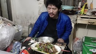 95后社恐小伙待在出租屋生活，网上买菜买肉，完全不出门