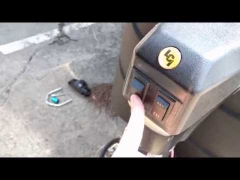 Lippert Components LCI Electric Power Tongue Jack Demo Lippert Components LCI Electric Power Tongue Jack Demo