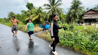 Suasana dingin selepas hujan di perkampingan tionghoa sambas