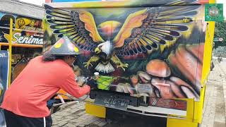 VIRAL!! Wow Keren Skilll nya!!! Melukis airbrush di Mobil TRUCK. (MITRA TRANSINDO MAKMUR).