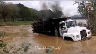 GUERREROS TROCHEROS TRUCKS por las Trochas de COLOMBIA