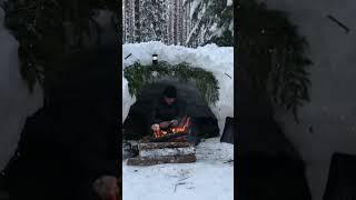 bushcraft snow shelter