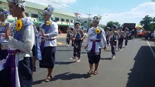 ฟ้อนผ้าขาวม้า บุญบั้งไฟอำเภอปทุมราชวงศา ปี58