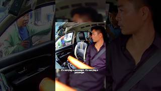 Giao thông căng não, lại có thêm khách dọc đường