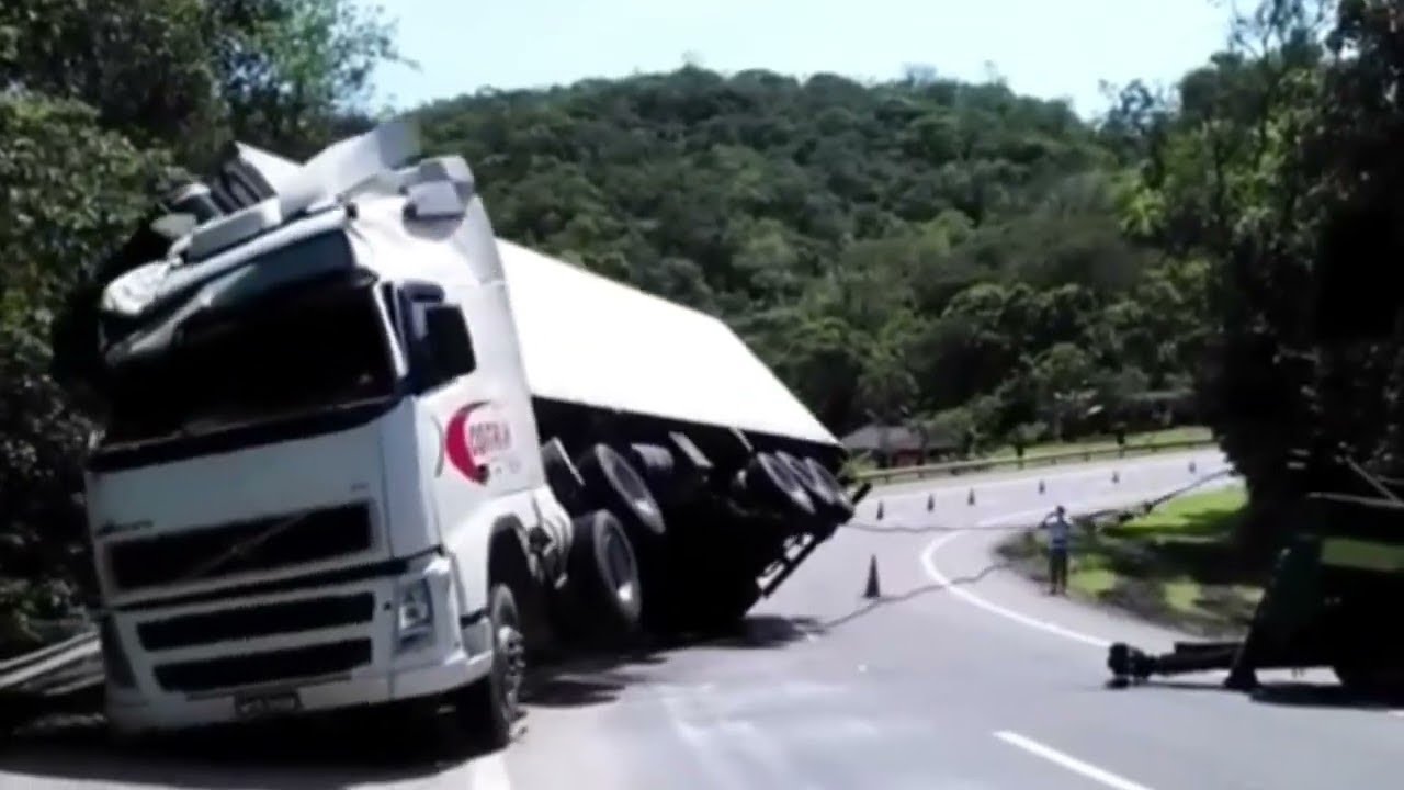 Total Idiots In Truck ! 15 Extreme Dangerous Truck Skills - Heavy ...