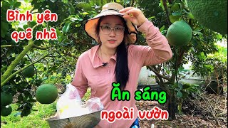 242/ Ăn sáng tại vườn, Phụ em Ngọc cắt Ổi chuẩn bị ra chợ quê bán..