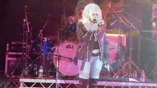 Bonnie Tyler eclipses her heartache in Lorraine Crosby Show at Newcastle City Hall 2011