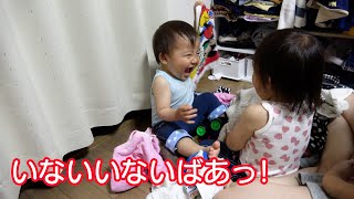 洗濯ものでいないいないばあっ！男女双子赤ちゃん👶👶