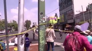 🔴 Sujeto avienta a manifestantes con su auto en Iztapalapa CDMX