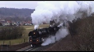 Schnellzuglokomotive 01 0509-8 u. 01 519 mit schwerem Zug nach Oberhof