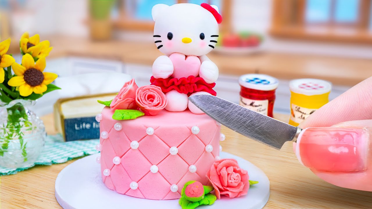 Cinnamon Roll Hello Kitty Birthday Cake At Stuart Witt Blog