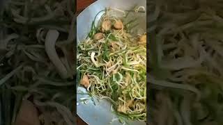 ឆាតៅគ័រ ជាមួយផ្កាគូឆាយ