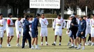 Perú entrena tras su agónica derrota ante Chile