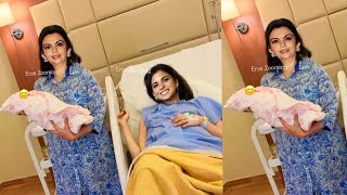 Mukesh Ambani's daughter Isha Ambani Blessed with Twin Baby Boy's with Anand Piramal & Nita Ambani