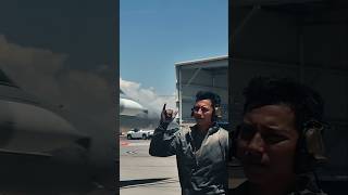 Expert Hand Signal Techniques for Fighter Jet Departures