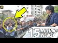 Crazy Fans Attack Shahrukh Outside Mannat On His Birthday 2016