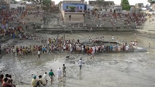 Sri Radha Kunda. Special Dershan. Clean-up Seva part 1