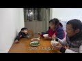 the apples were wrapped in bread crumbs and fried in a frying pan. the erliu family were very happy