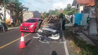 Minibus Terguling di Jalur Cirendang-Gunungkeling, Sopir Mengantuk Lalu Mobil Tabrak Tiang Telepon